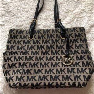 Michel Kors purse